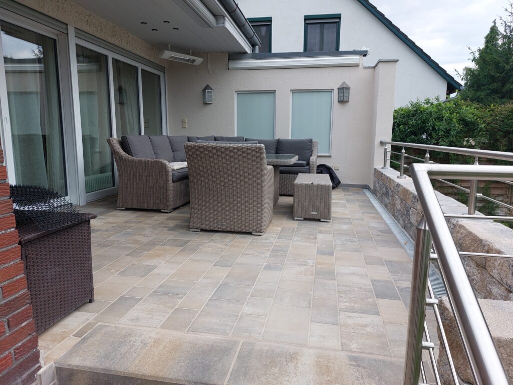 terrasse_mit_geländer